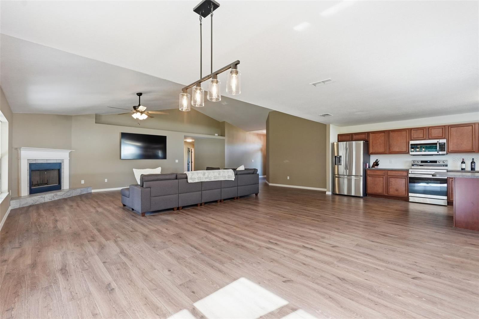 Image 41 of 63 For 42 Sunrise Drive