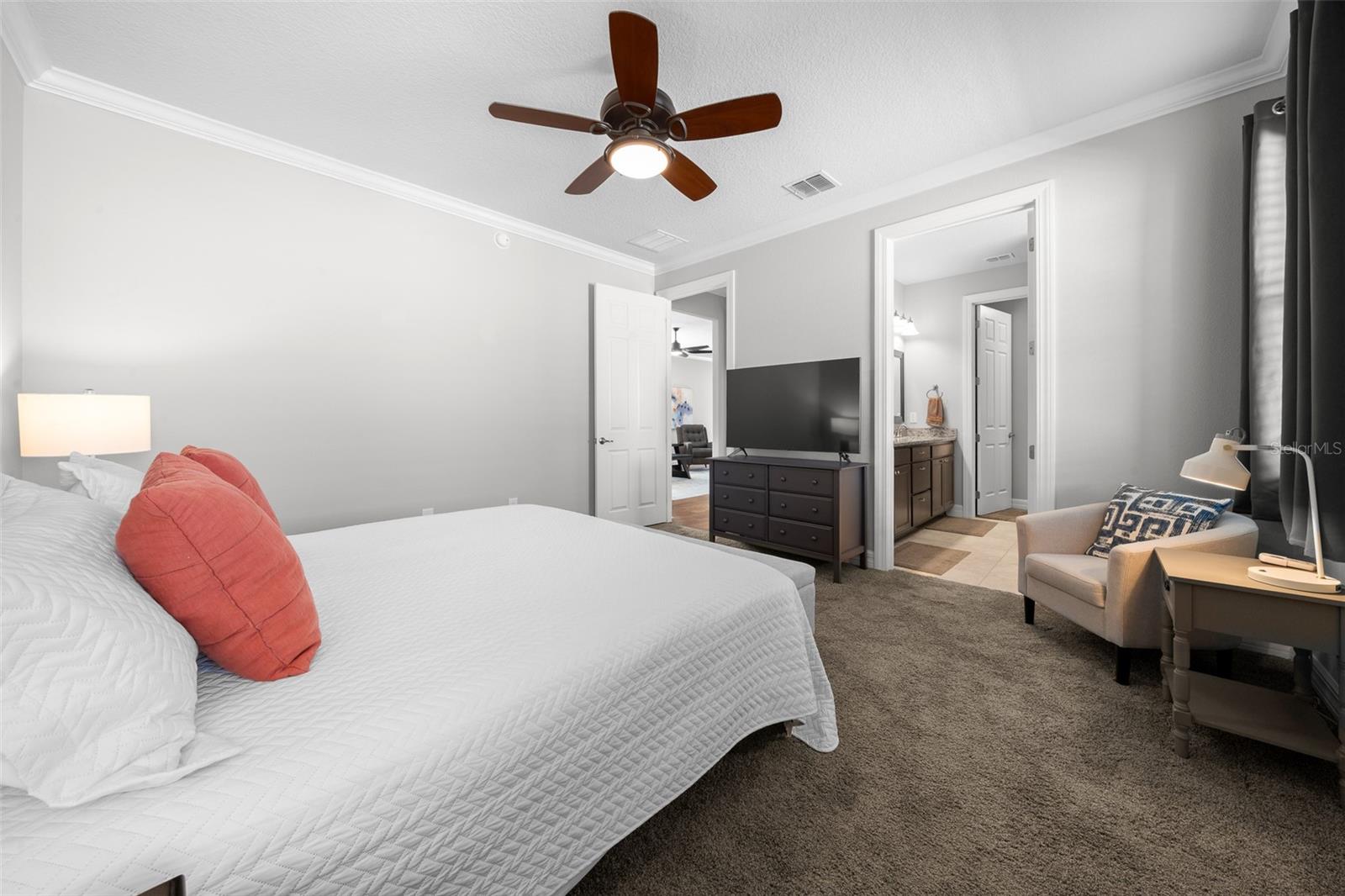 Image 24 of 57 For 9637 63rd Loop