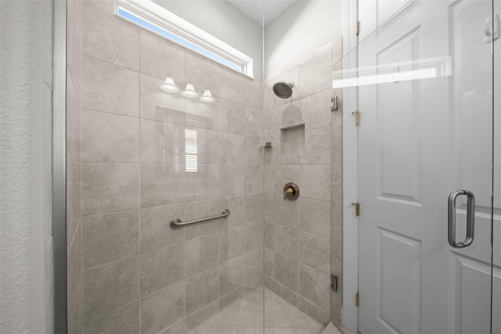 Image 29 of 57 For 9637 63rd Loop