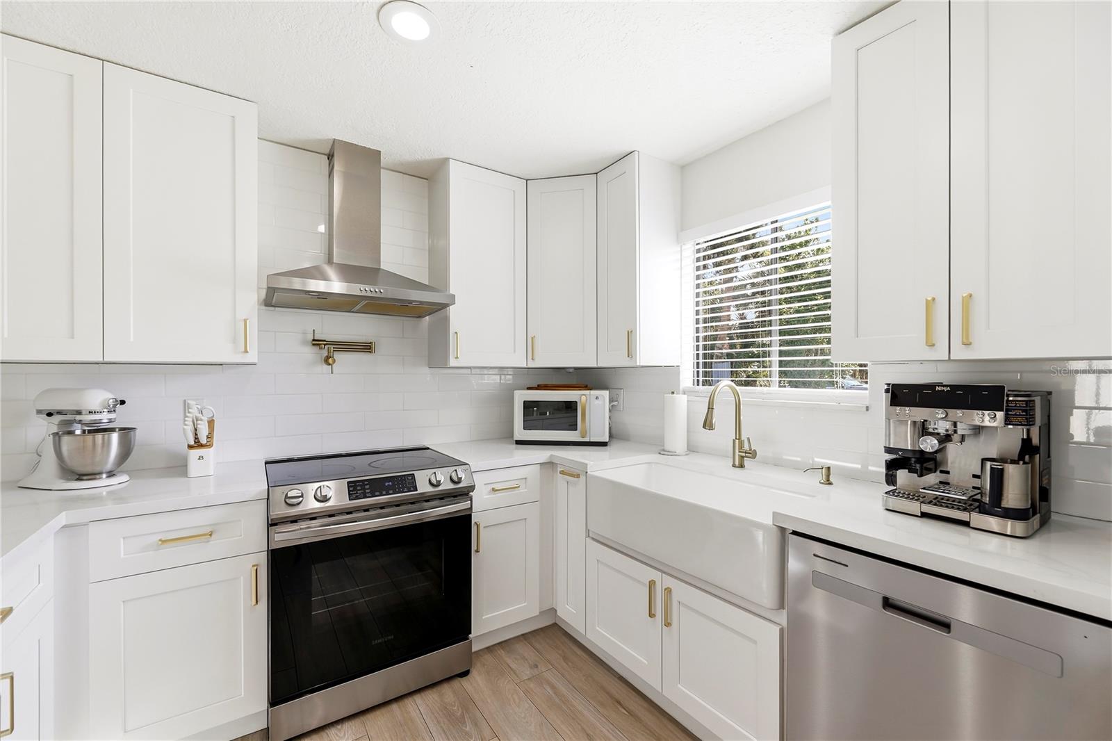 Image 11 of 30 For 5614 Jamaica Road