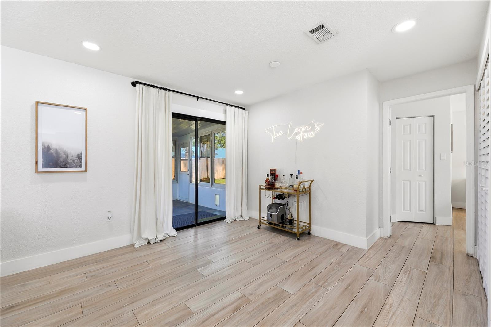 Image 12 of 30 For 5614 Jamaica Road