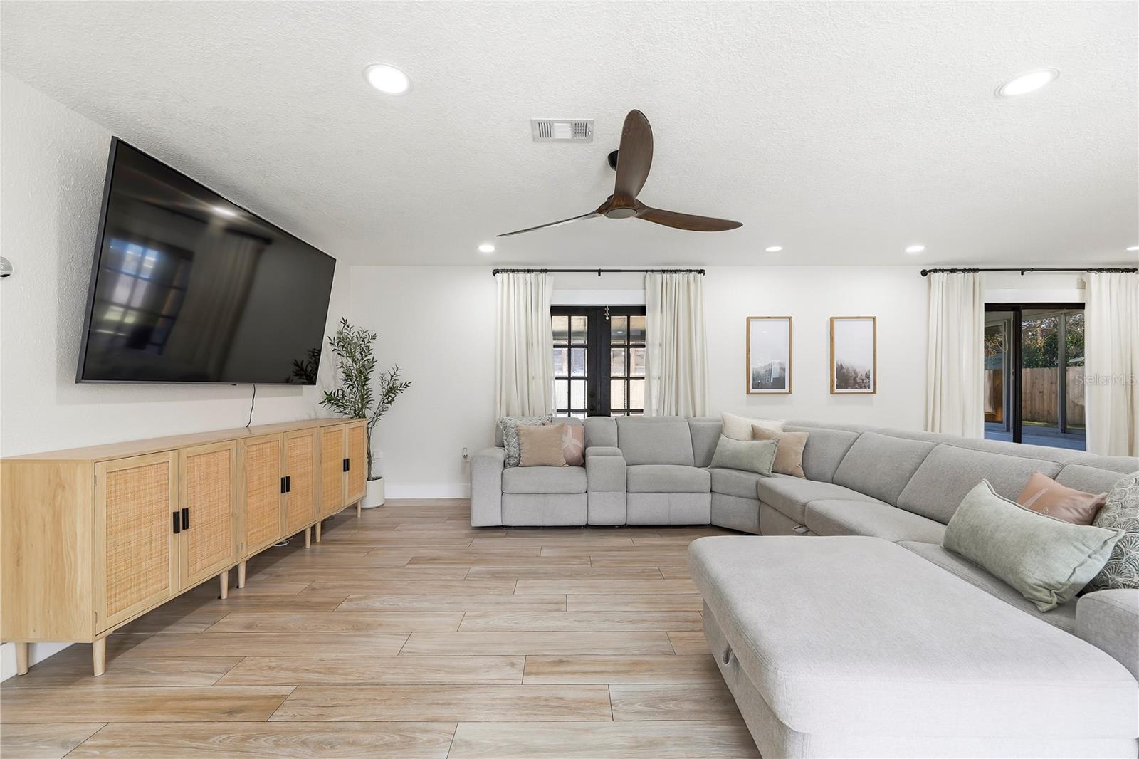 Image 15 of 30 For 5614 Jamaica Road