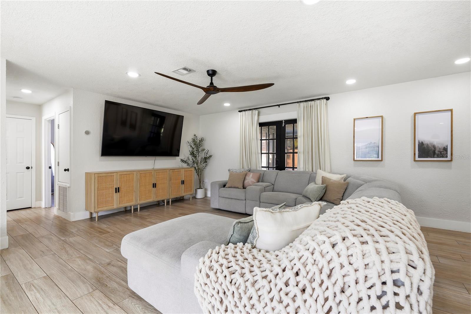 Image 16 of 30 For 5614 Jamaica Road