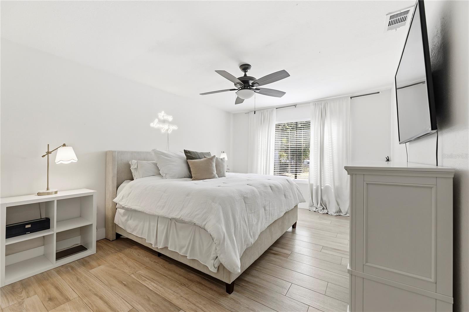 Image 18 of 30 For 5614 Jamaica Road