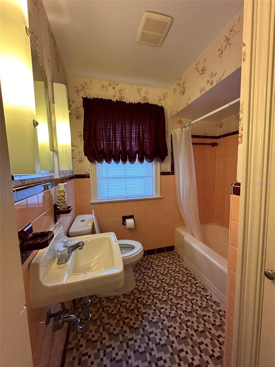 Image 18 of 37 For 1631 17th Street