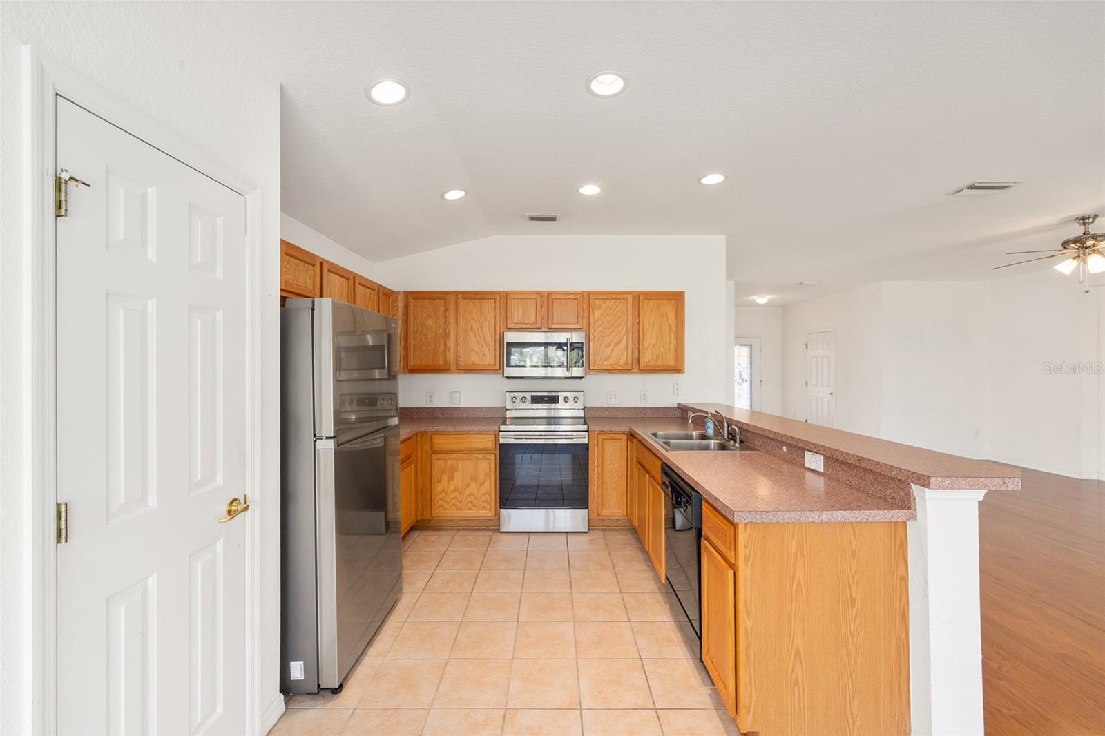 Image 16 of 56 For 9210 118th Loop