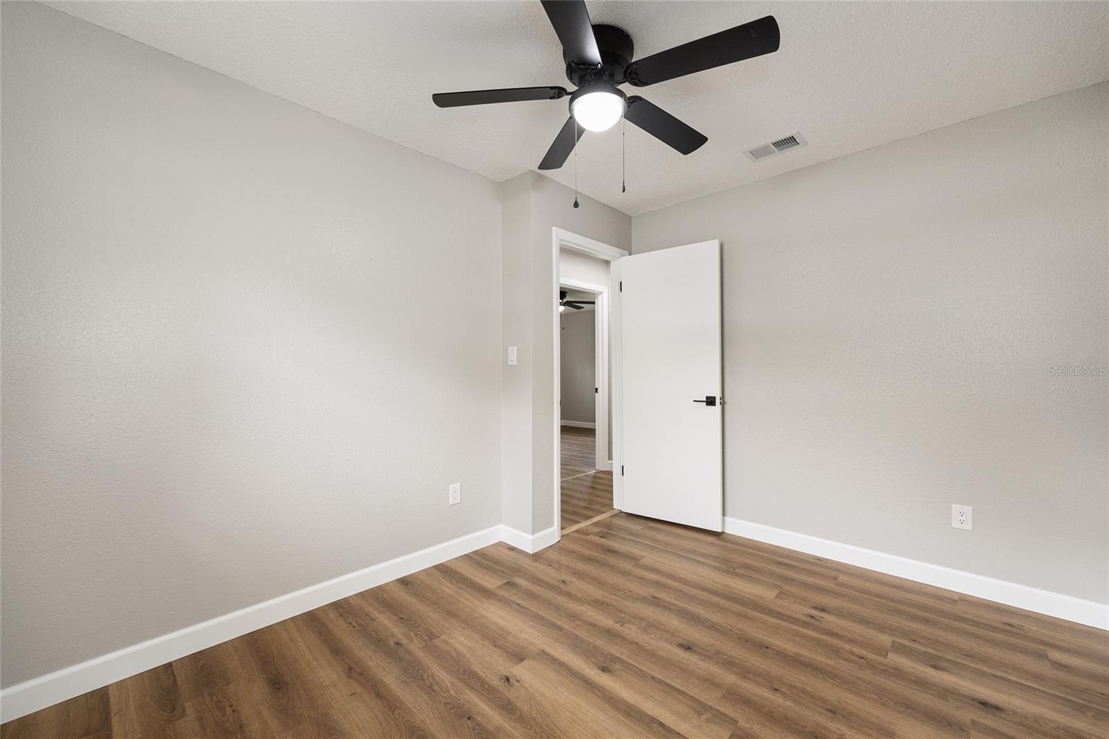 Image 20 of 34 For 1912 52nd Street