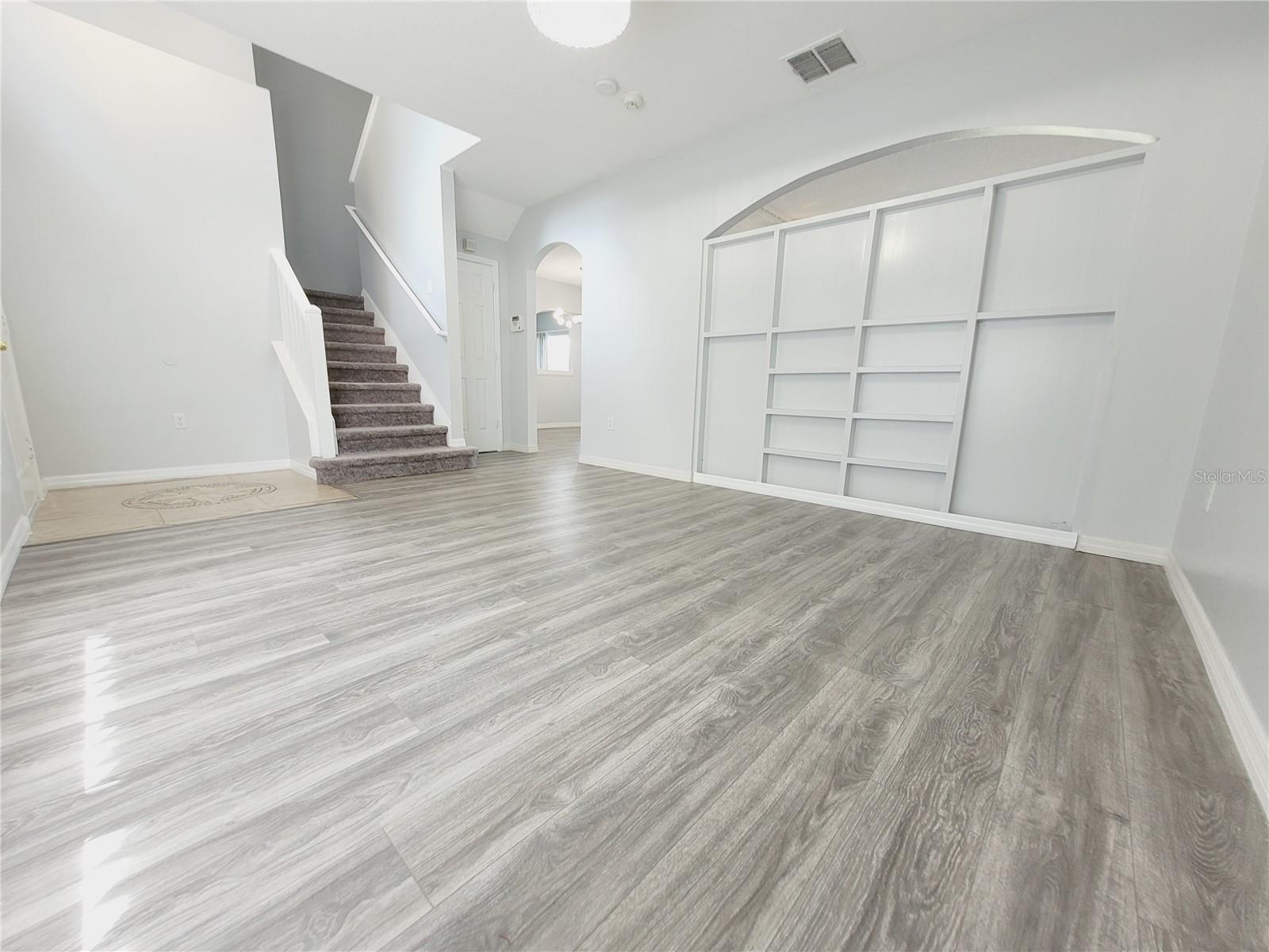 Image 11 of 60 For 317 Azincourt Lane