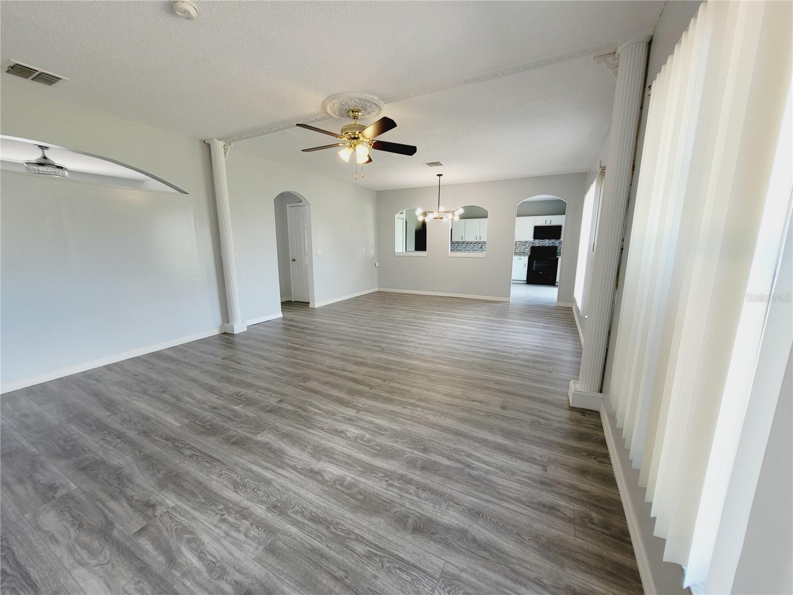 Image 14 of 60 For 317 Azincourt Lane