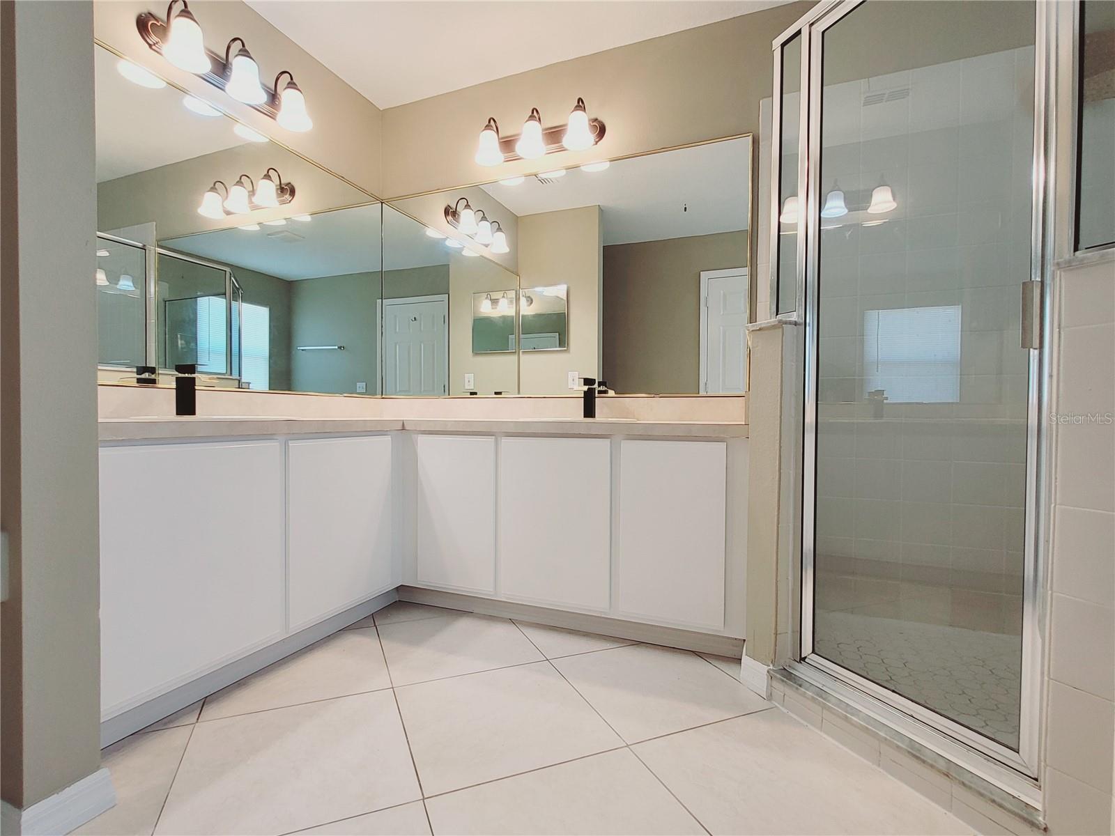 Image 25 of 60 For 317 Azincourt Lane