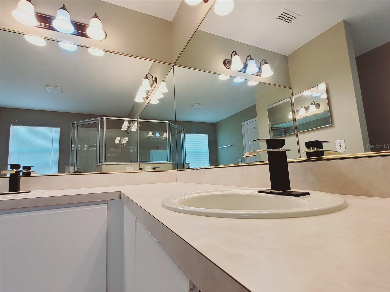 Image 26 of 60 For 317 Azincourt Lane