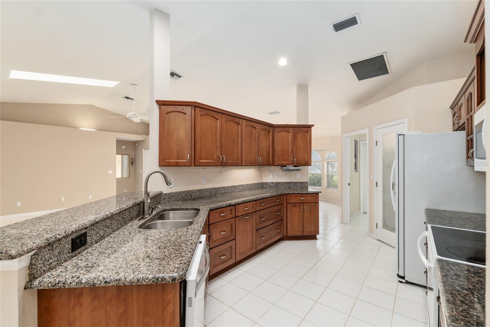 Image 14 of 45 For 10642 74th Avenue