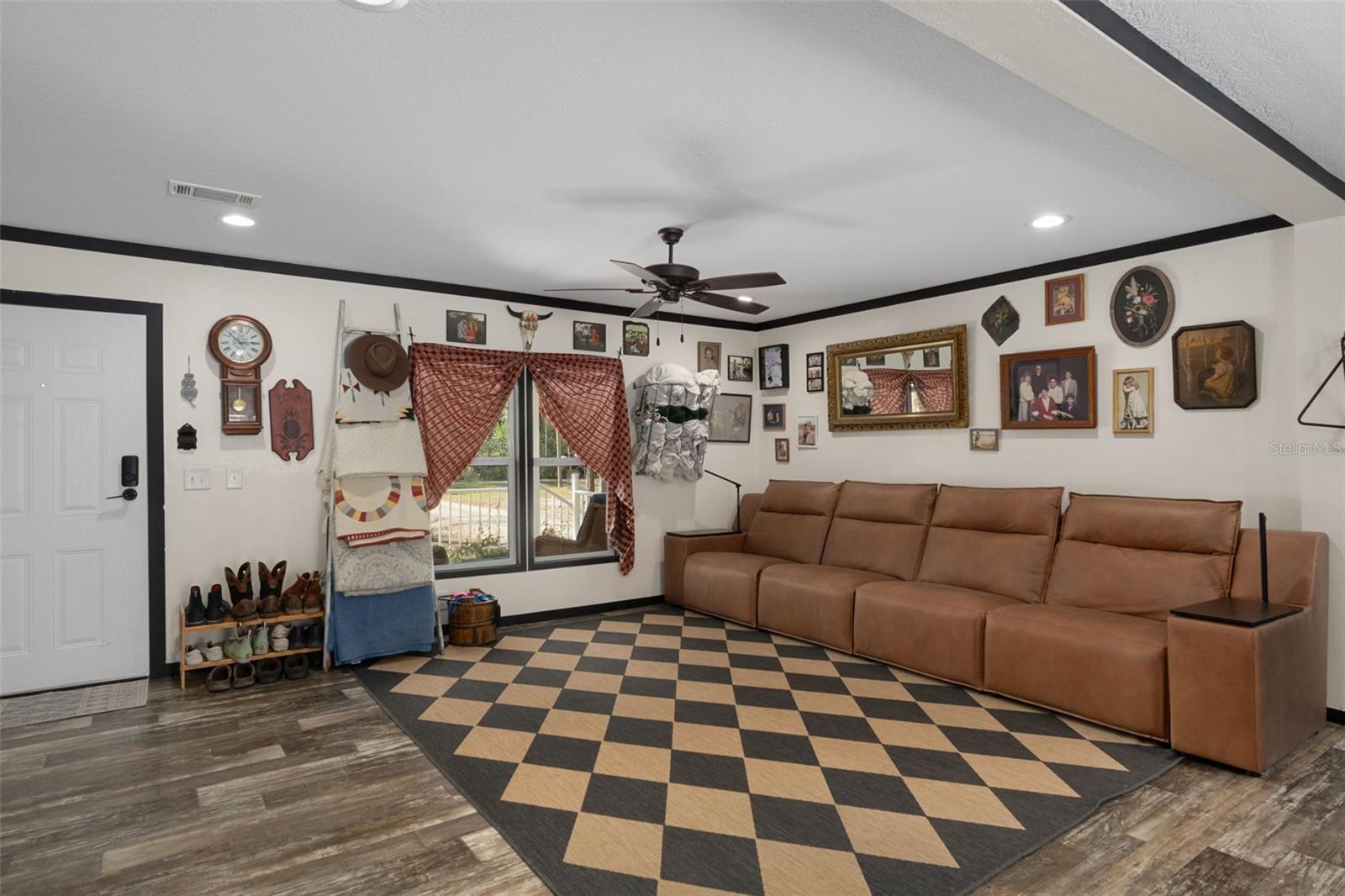 Image 11 of 46 For 5471 Highland Park Drive