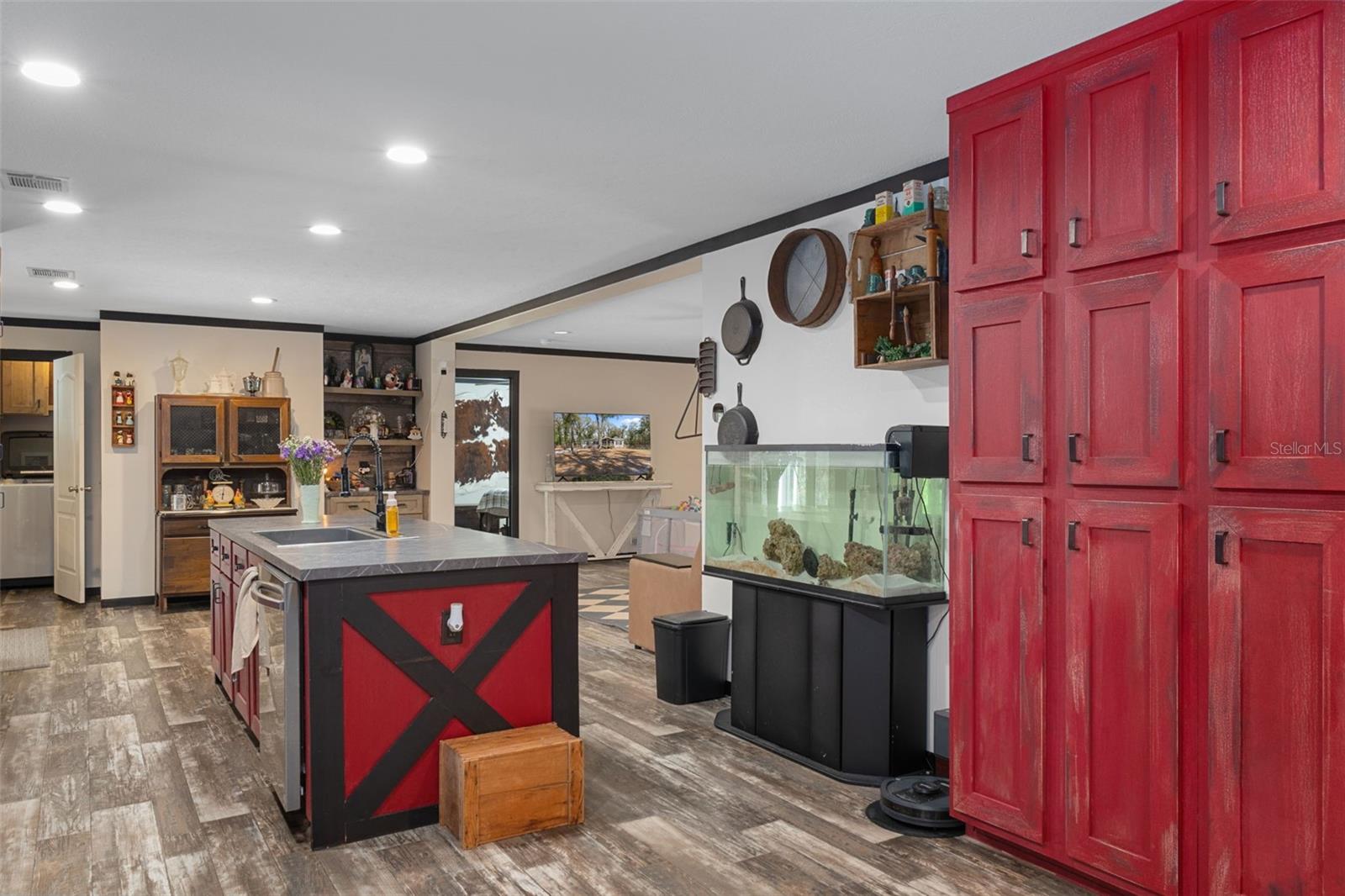 Image 14 of 46 For 5471 Highland Park Drive