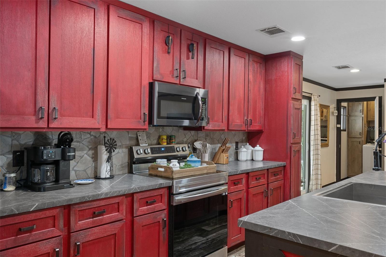 Image 15 of 46 For 5471 Highland Park Drive