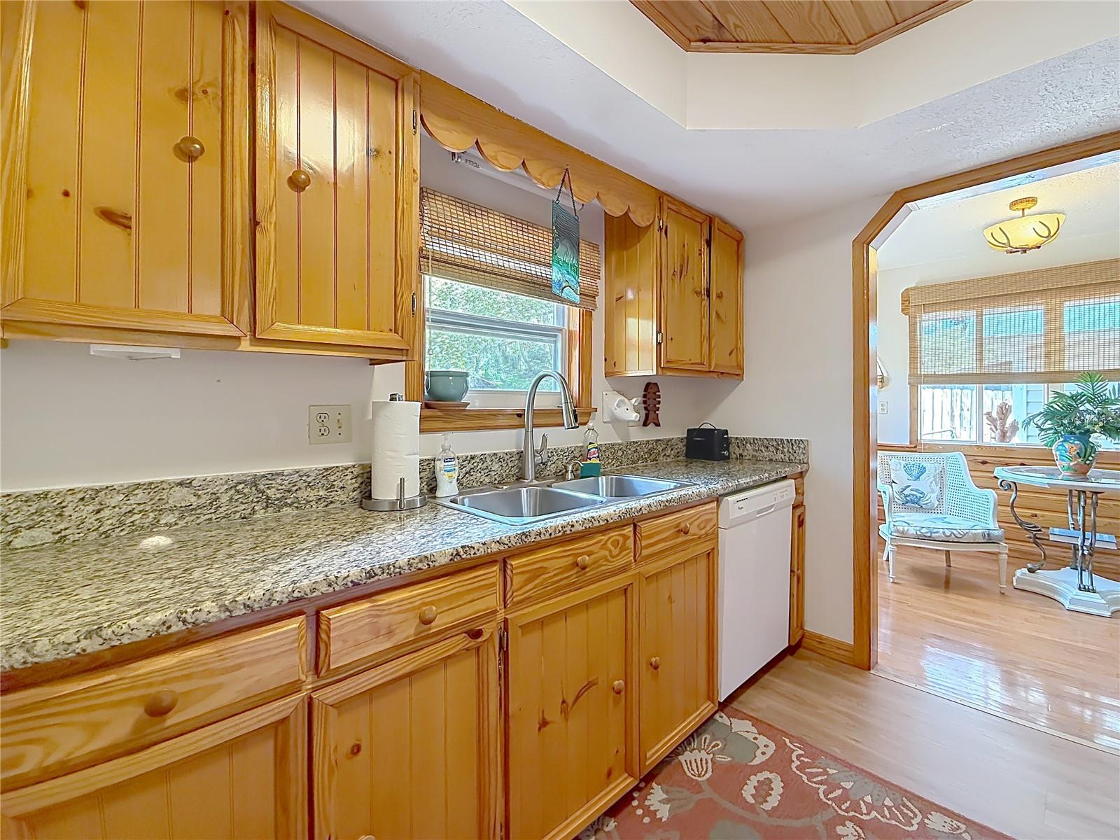 Image 19 of 66 For 4129 Riverside Drive