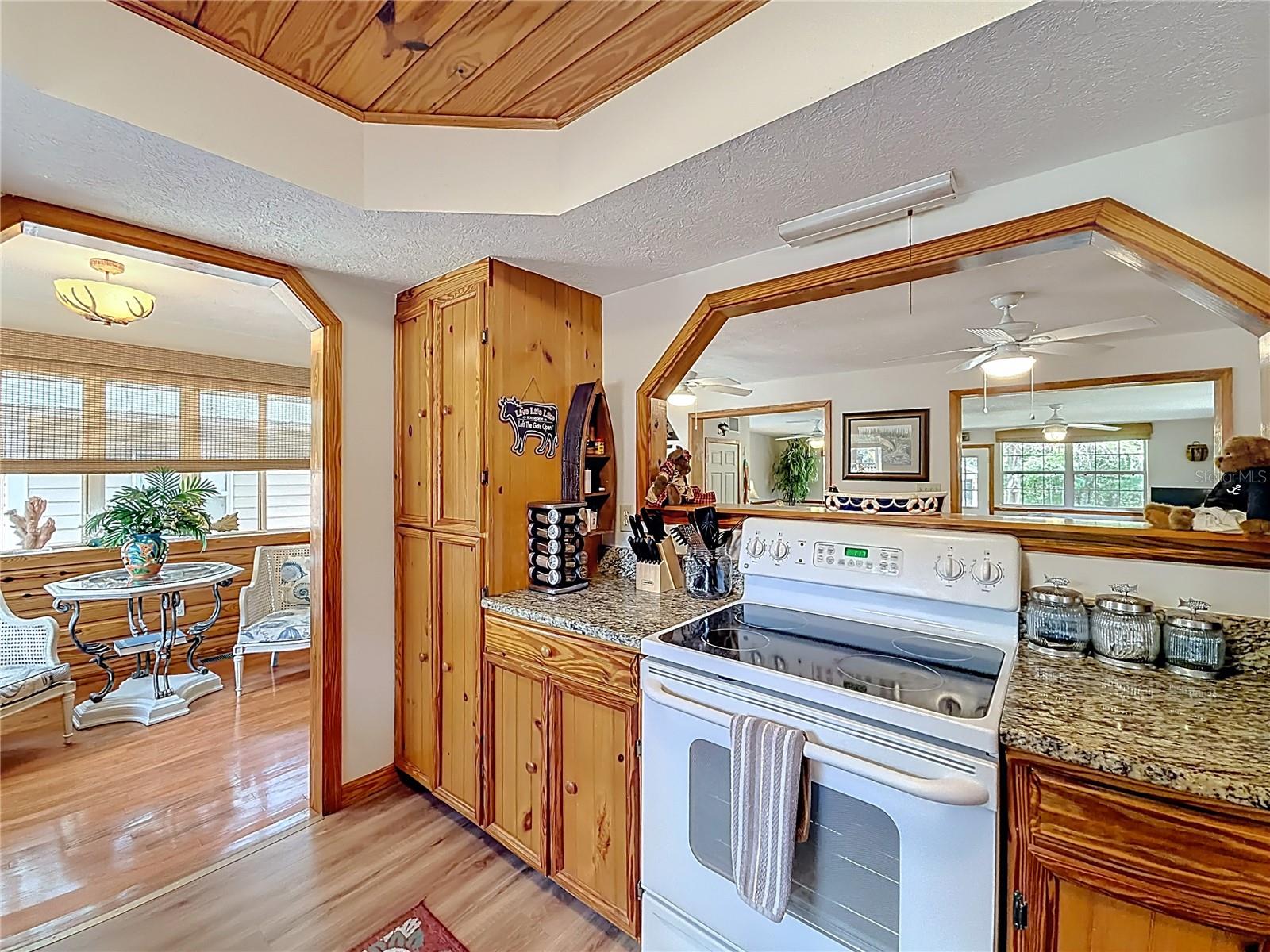 Image 20 of 66 For 4129 Riverside Drive