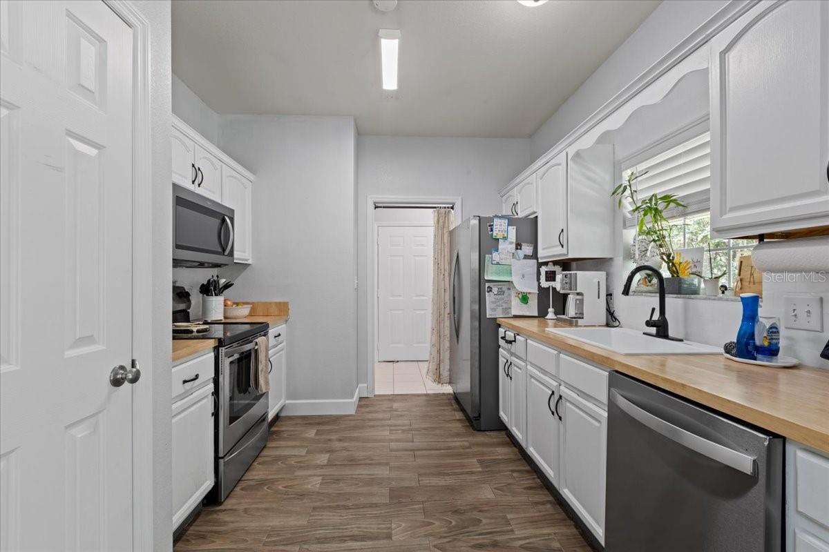 Image 9 of 51 For 700 105th Street