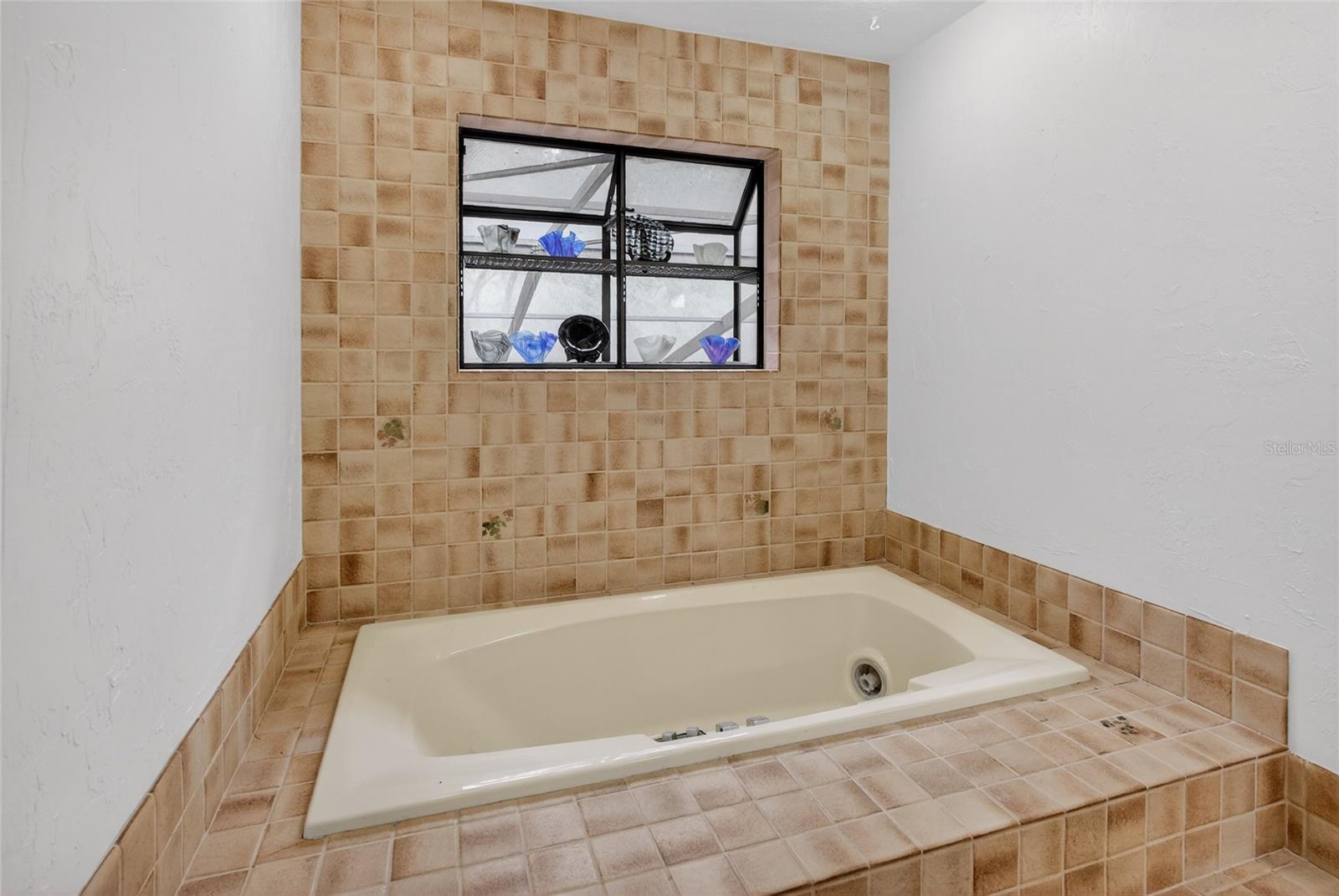 Image 18 of 31 For 8025 103rd Avenue