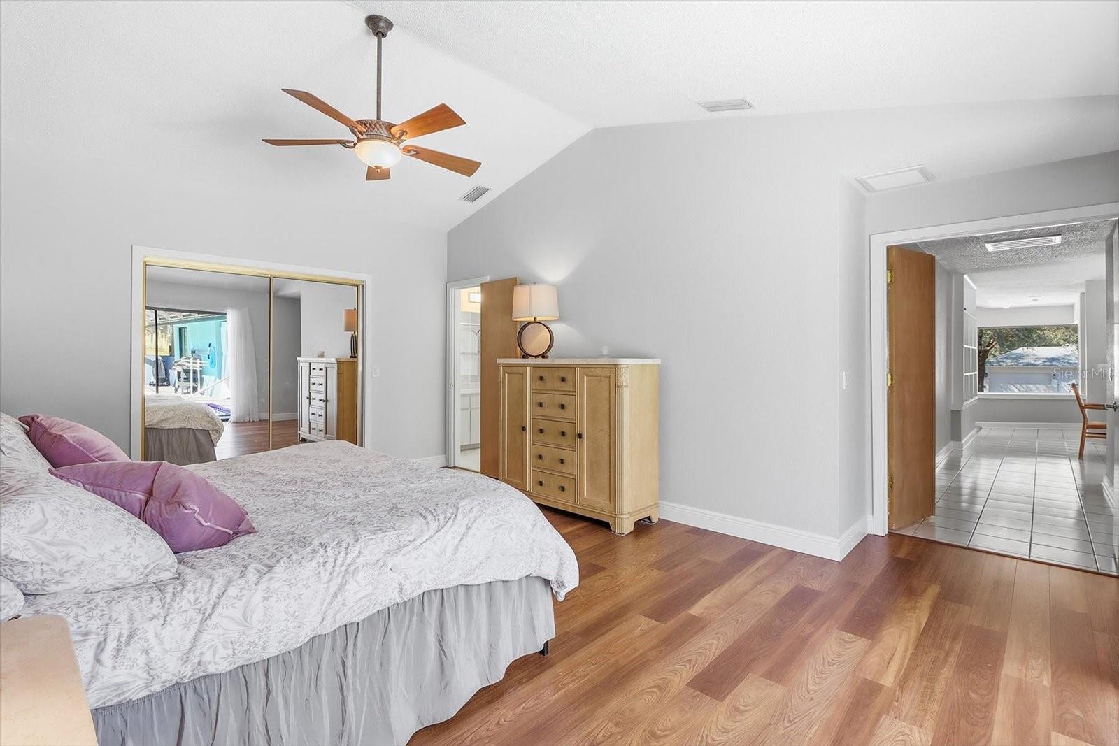 Image 18 of 46 For 451 Ireland Court