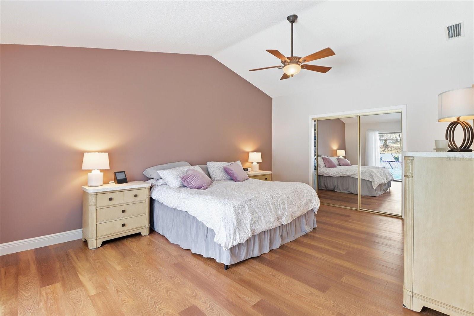 Image 19 of 46 For 451 Ireland Court