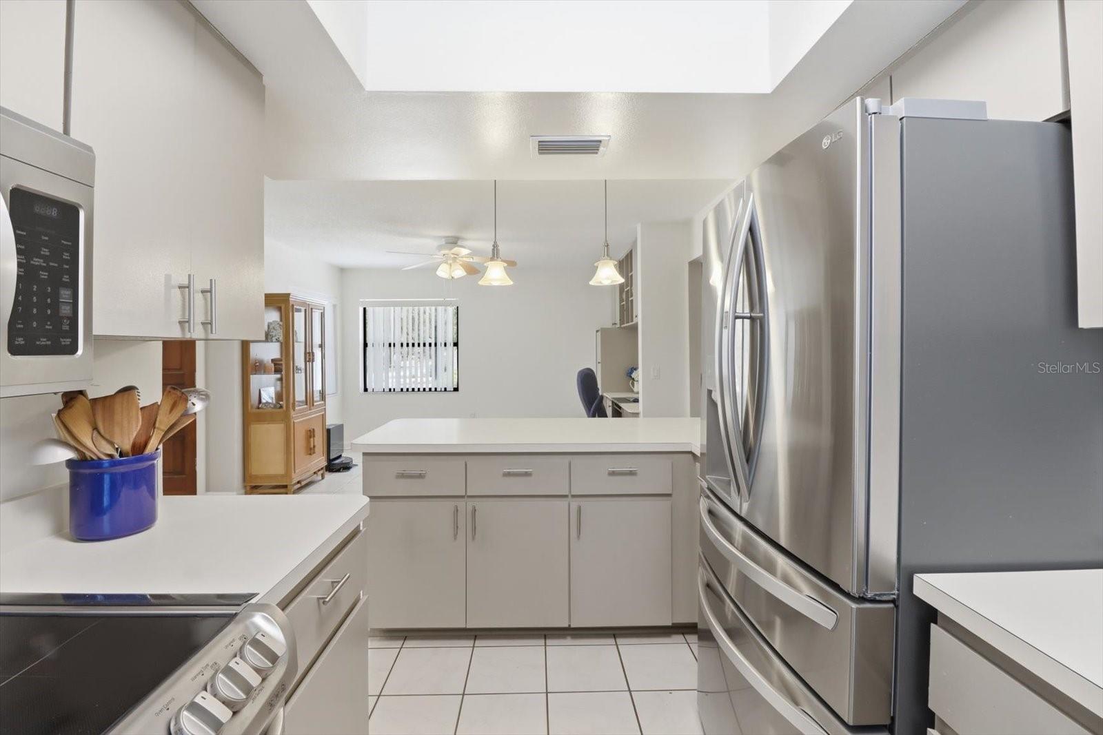 Image 24 of 46 For 451 Ireland Court