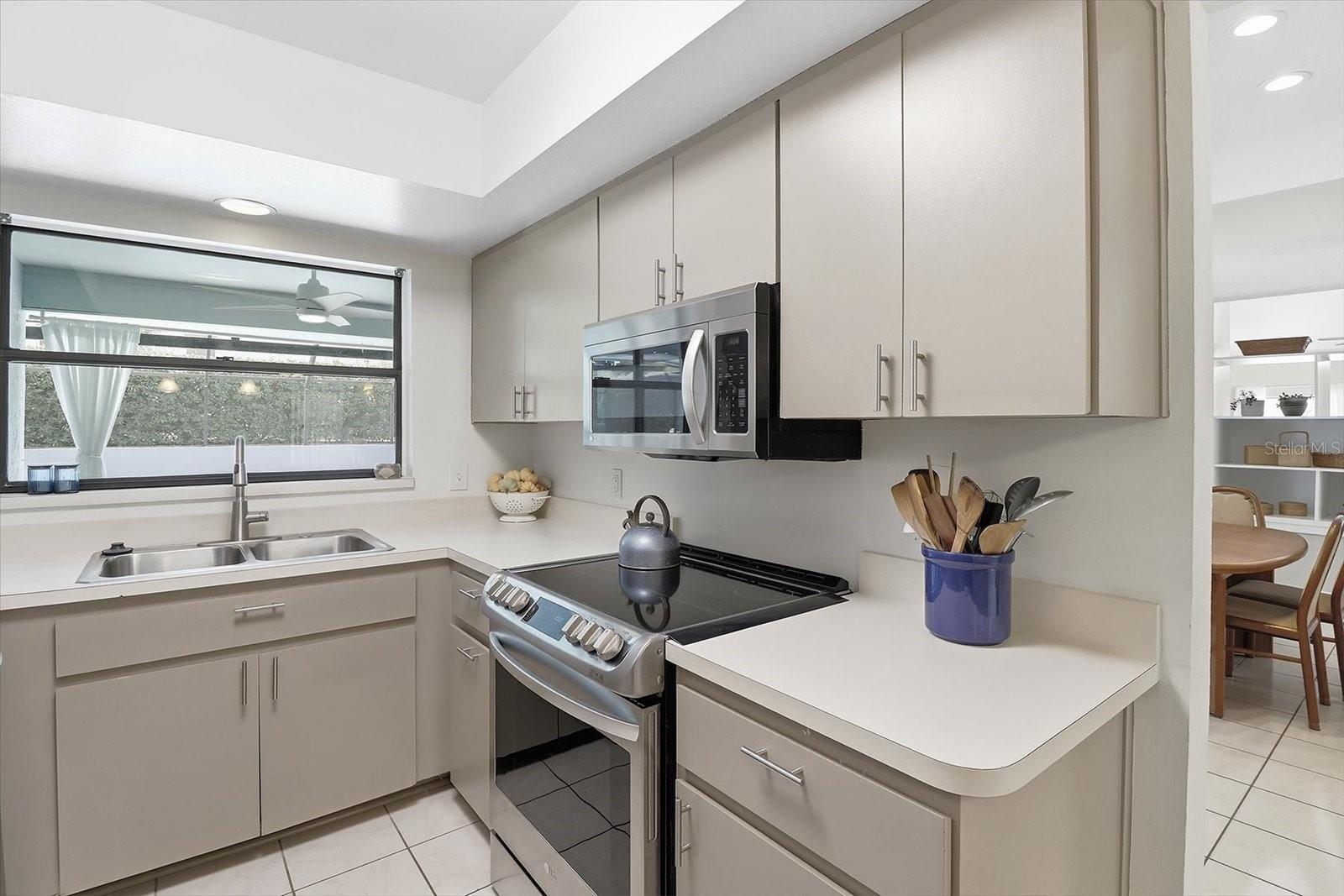 Image 25 of 46 For 451 Ireland Court