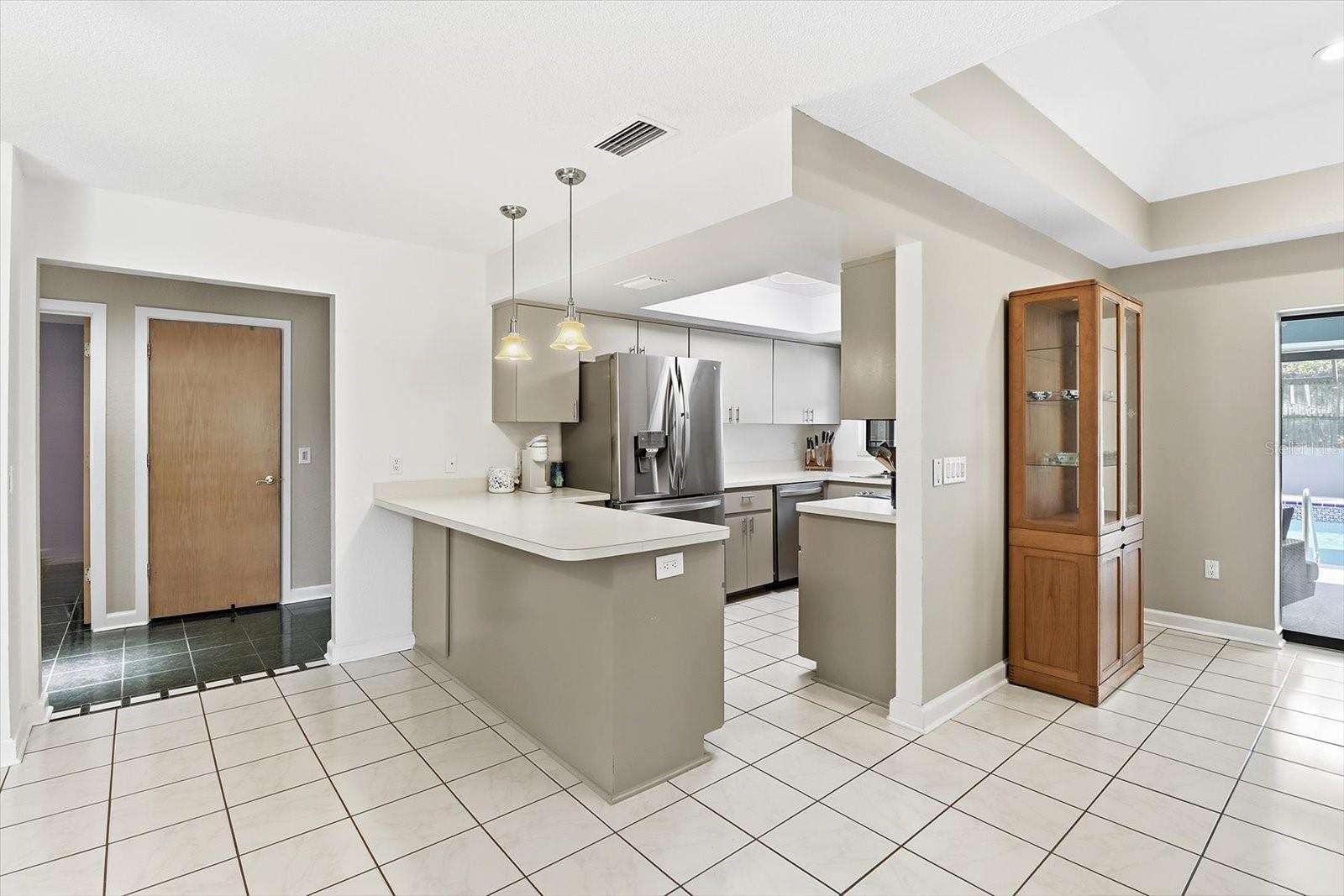 Image 28 of 46 For 451 Ireland Court