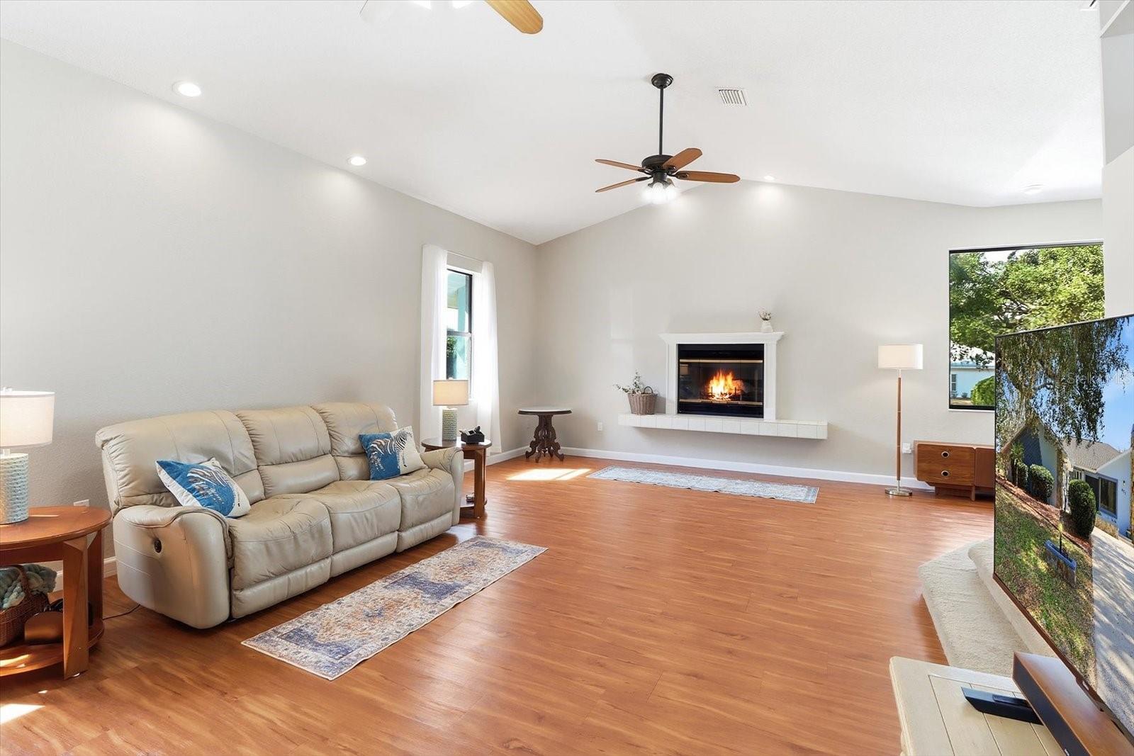 Image 31 of 46 For 451 Ireland Court