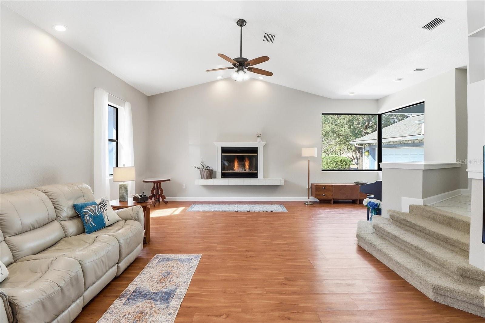 Image 32 of 46 For 451 Ireland Court