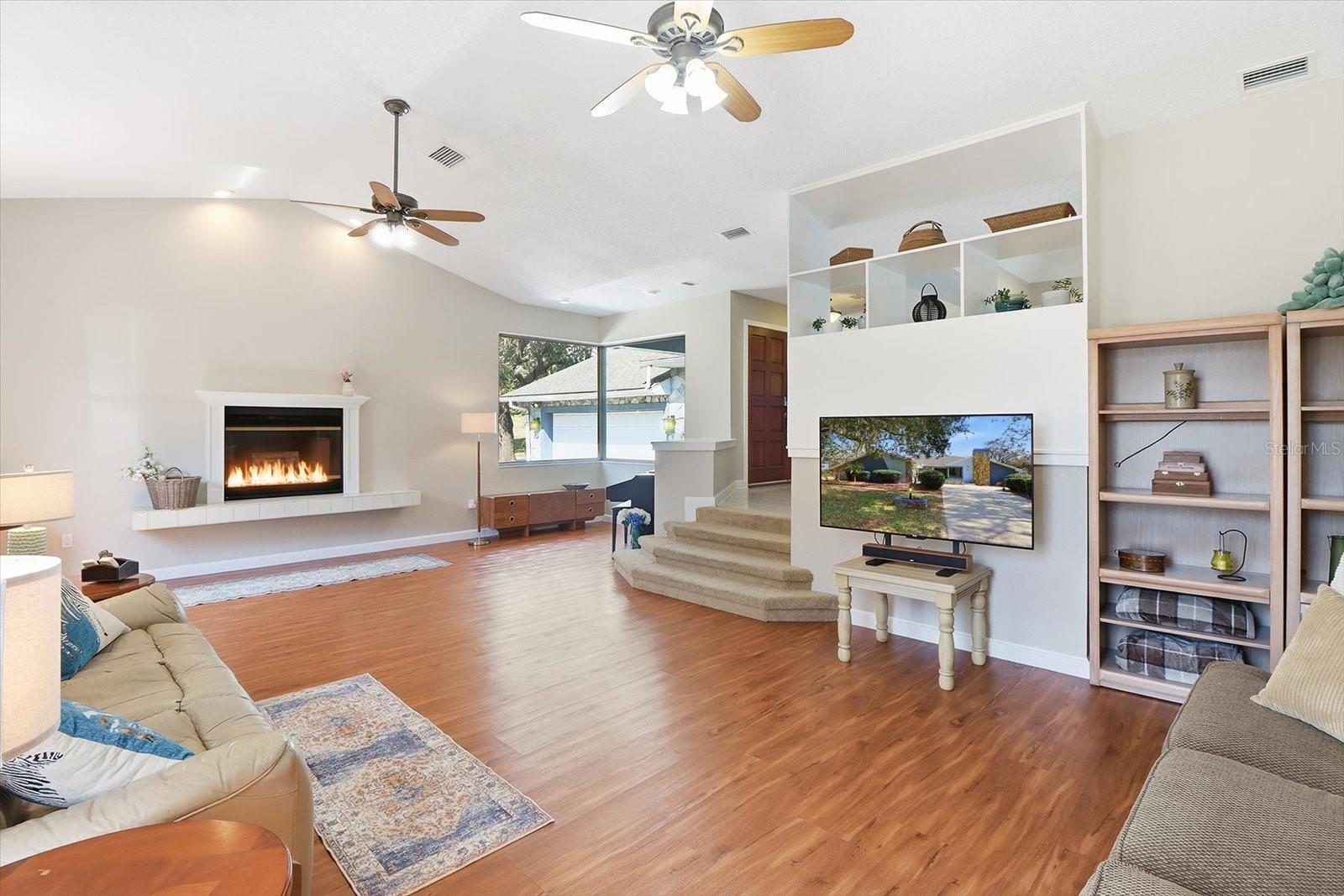 Image 4 of 46 For 451 Ireland Court