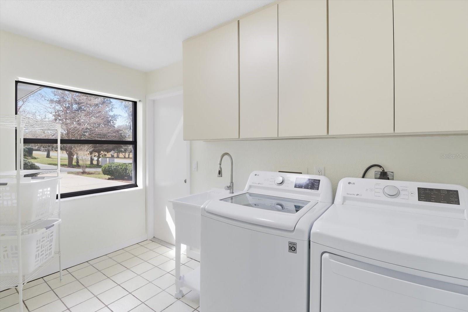 Image 7 of 46 For 451 Ireland Court