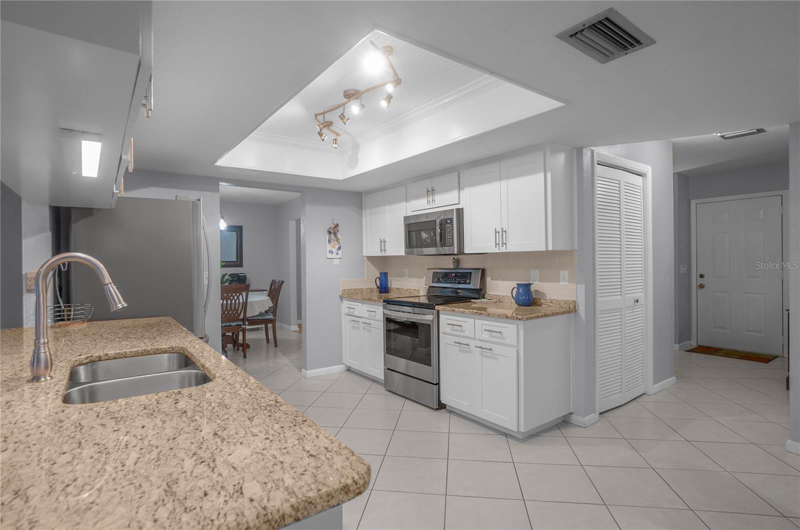 Image 13 of 39 For 20 Sycamore Court E