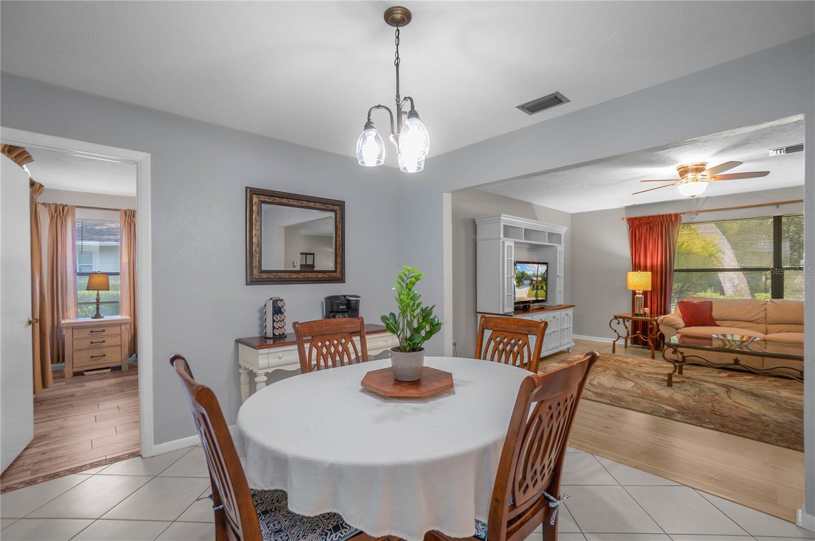 Image 17 of 39 For 20 Sycamore Court E