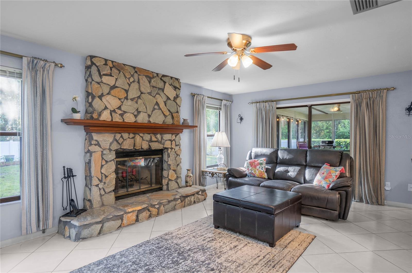 Image 19 of 39 For 20 Sycamore Court E