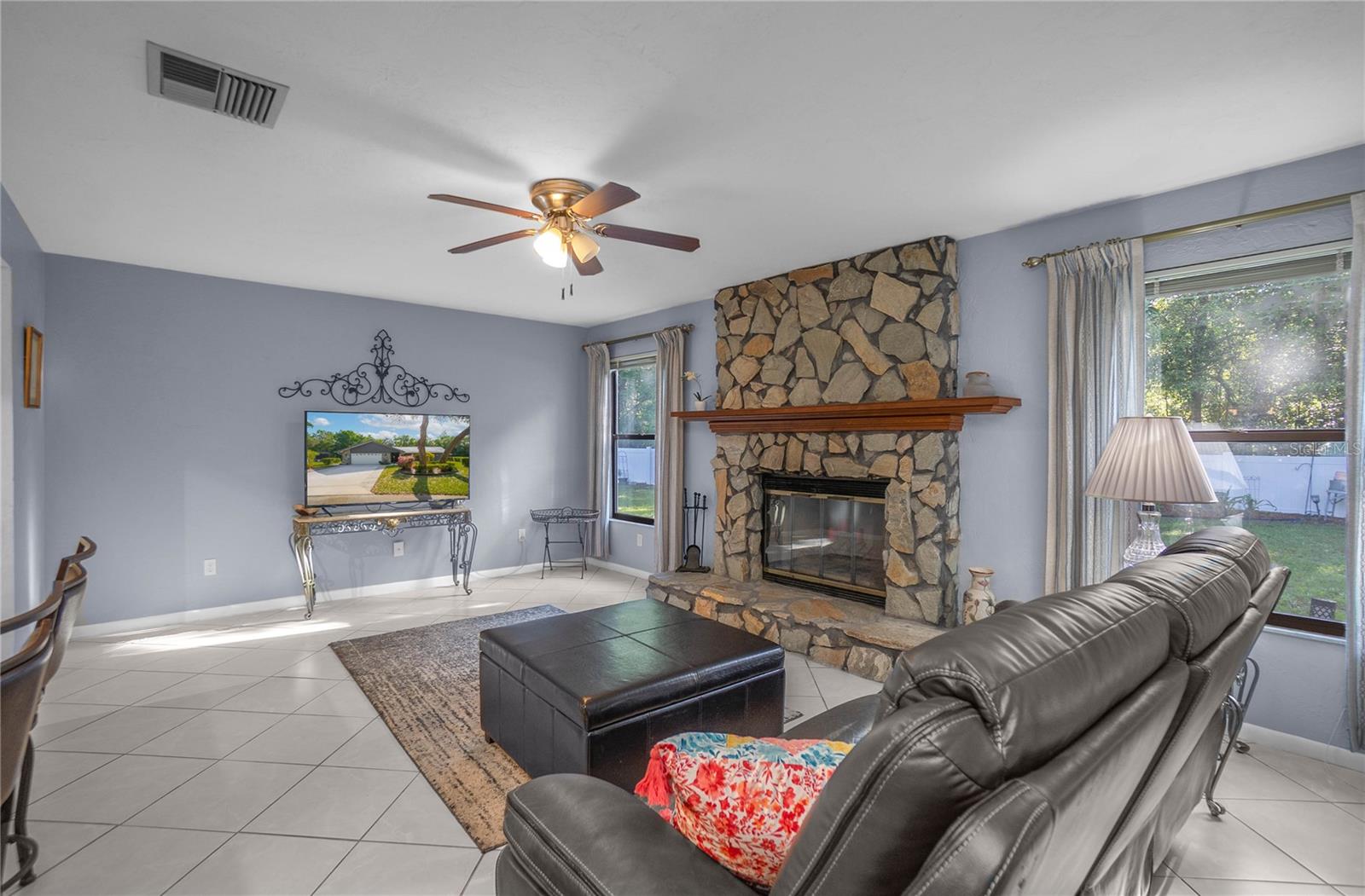 Image 21 of 39 For 20 Sycamore Court E