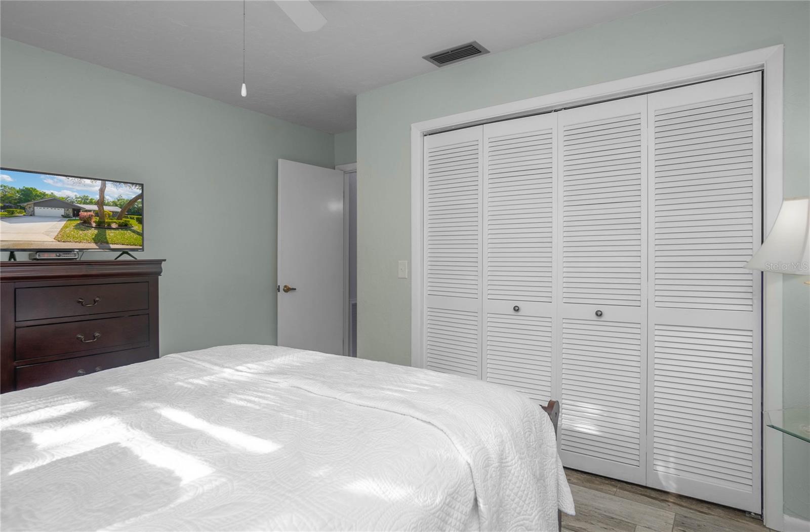 Image 26 of 39 For 20 Sycamore Court E