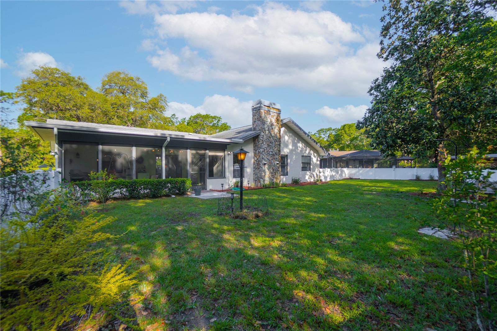 Image 33 of 39 For 20 Sycamore Court E