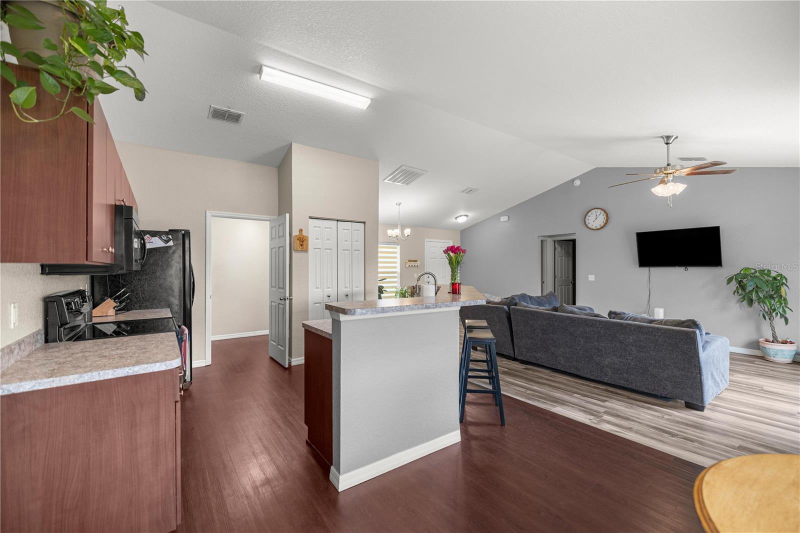 Image 9 of 31 For 6 Laurel Pass Court