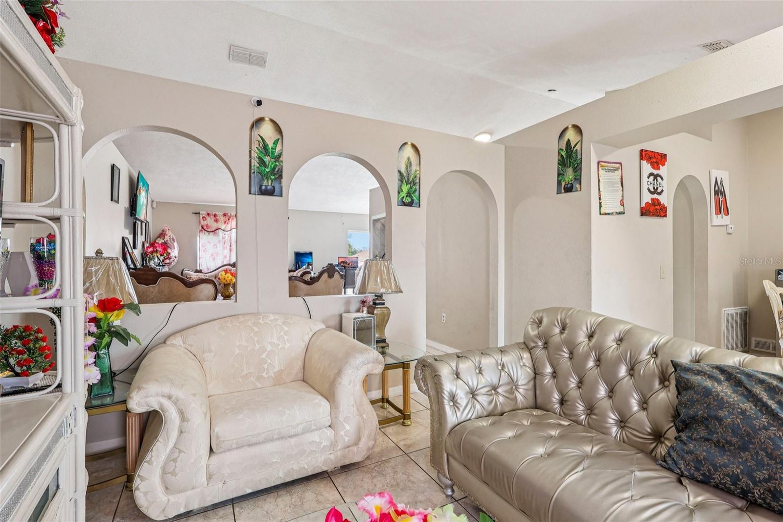 Image 13 of 29 For 42 Inconnu Dr