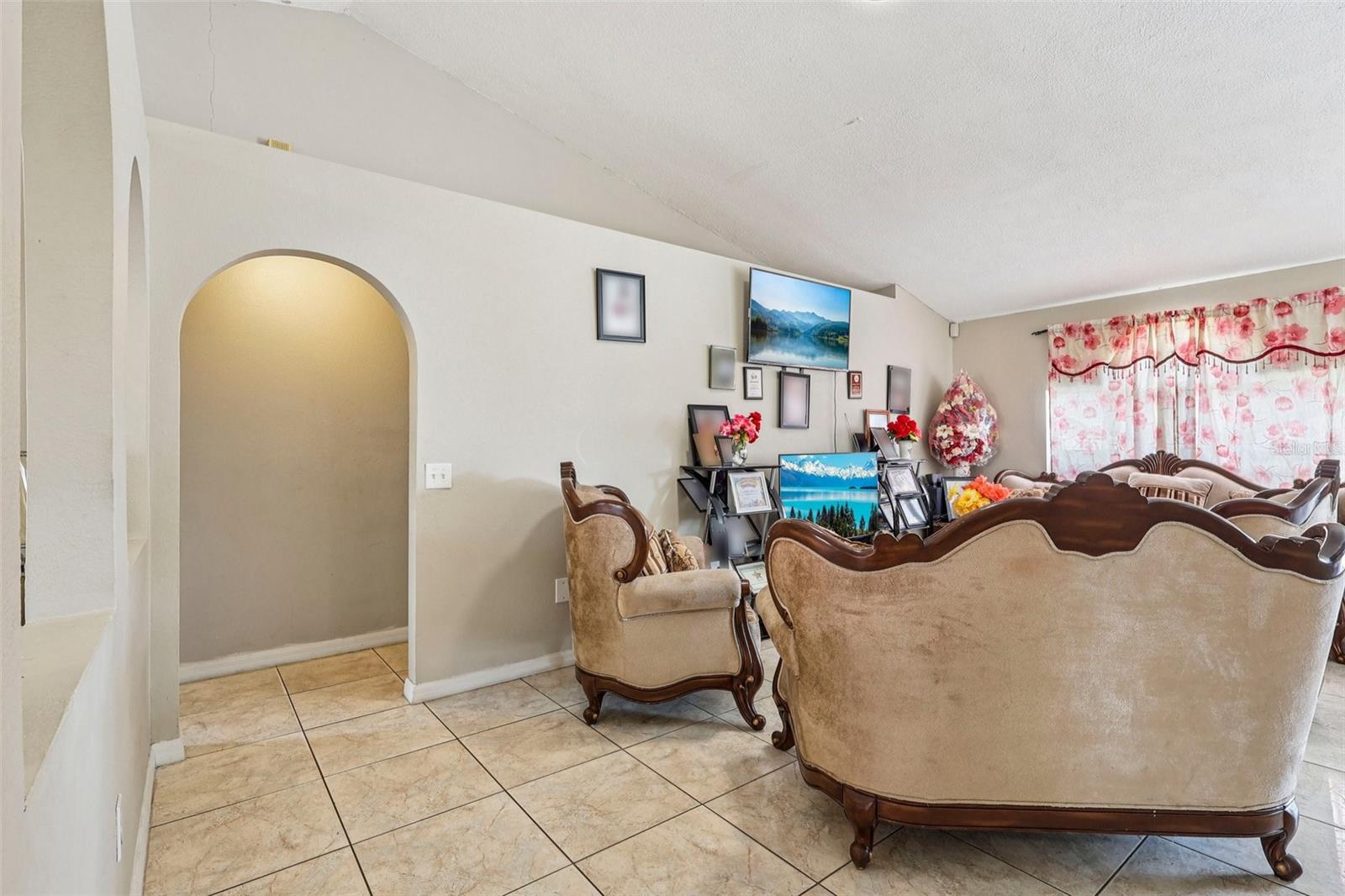 Image 14 of 29 For 42 Inconnu Dr