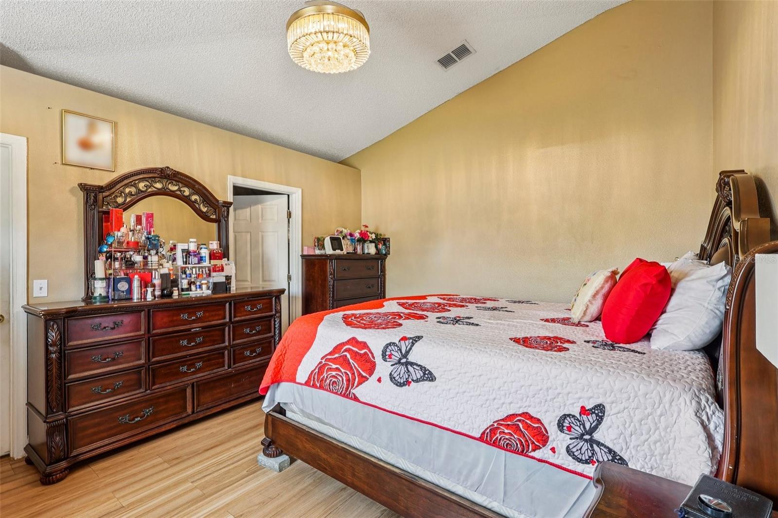 Image 20 of 29 For 42 Inconnu Dr