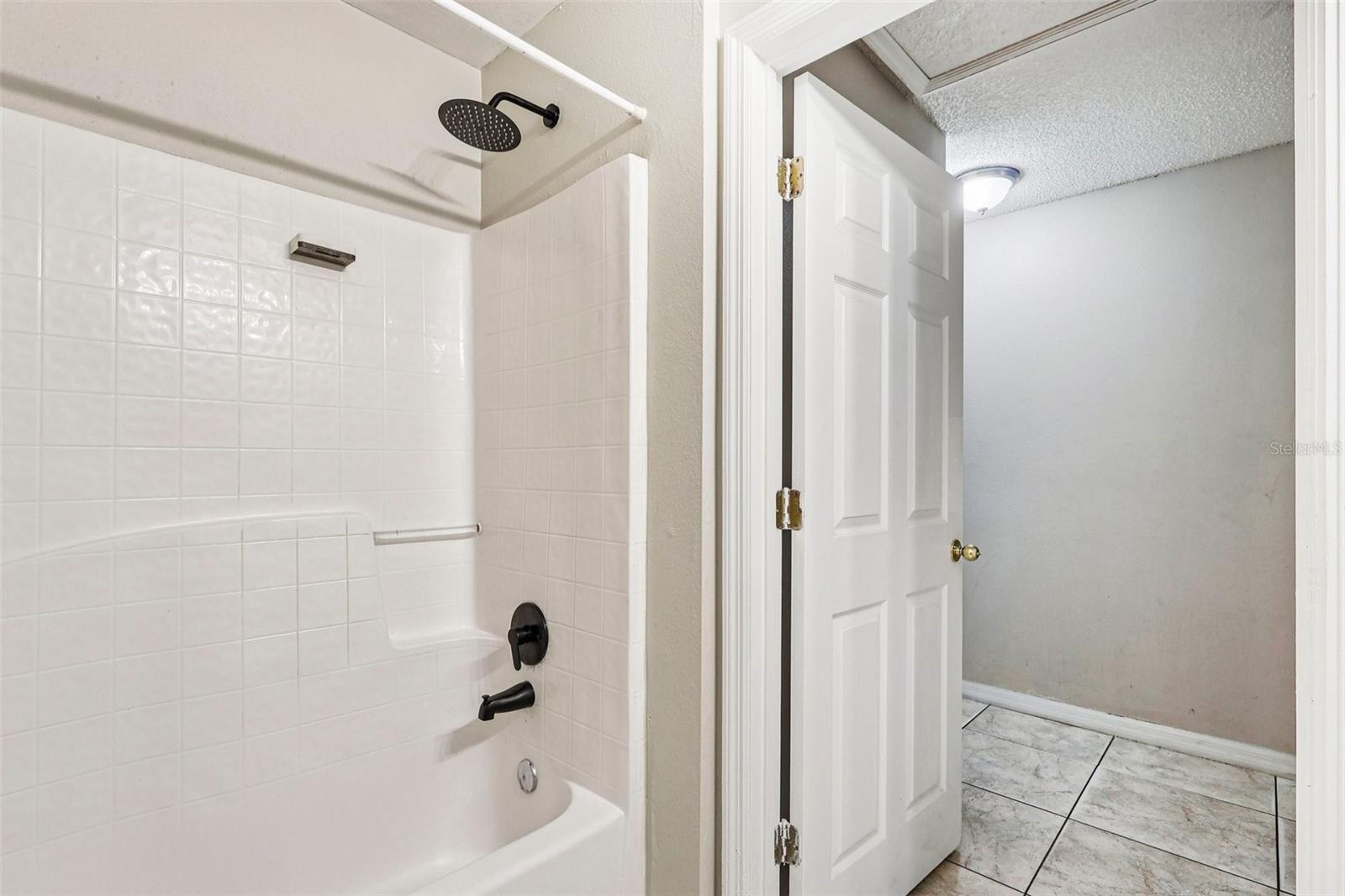 Image 27 of 29 For 42 Inconnu Dr