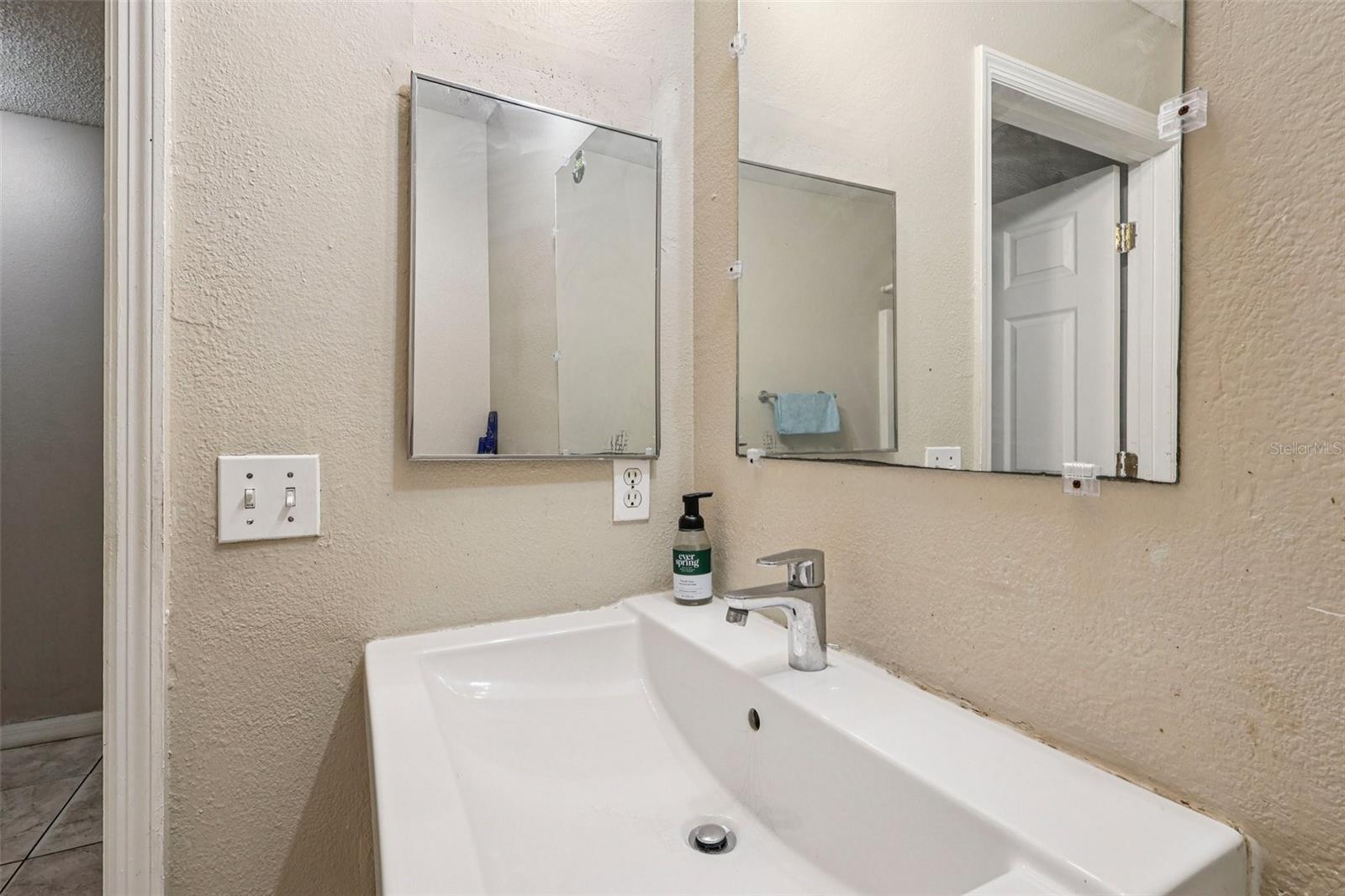 Image 28 of 29 For 42 Inconnu Dr