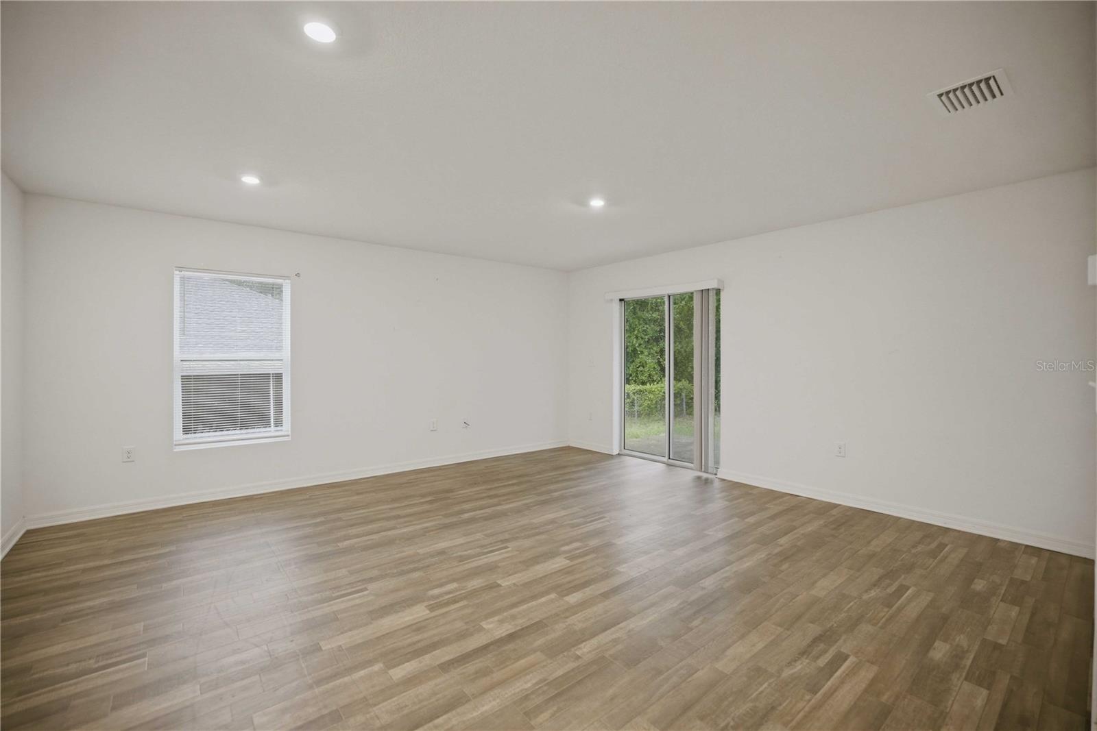 Image 11 of 29 For 260 Emerald Road