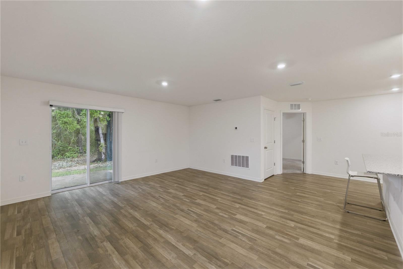 Image 14 of 29 For 260 Emerald Road