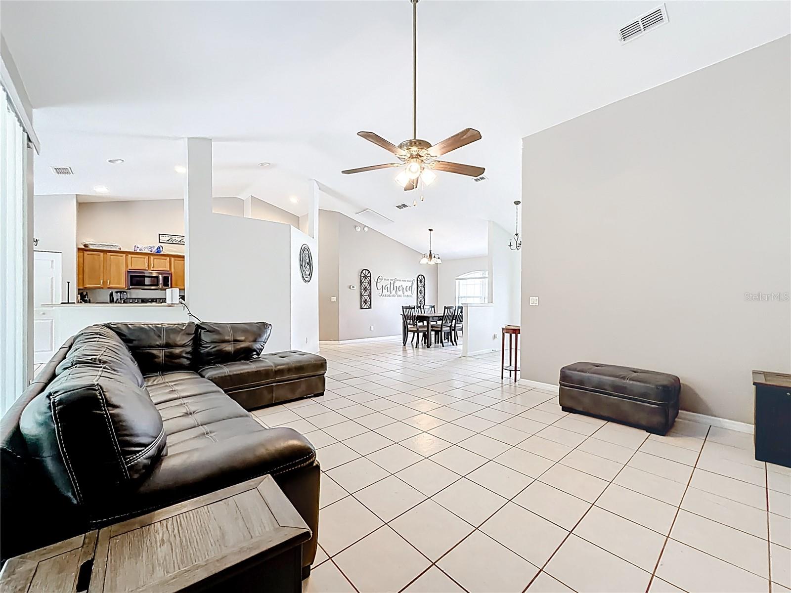 Image 18 of 52 For 4319 4th Circle