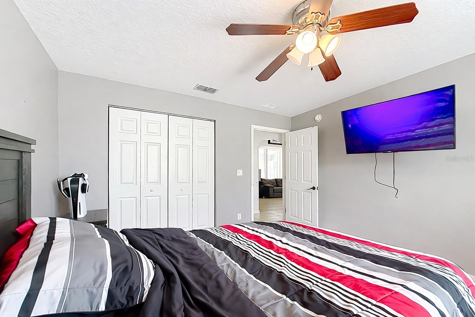 Image 32 of 52 For 4319 4th Circle