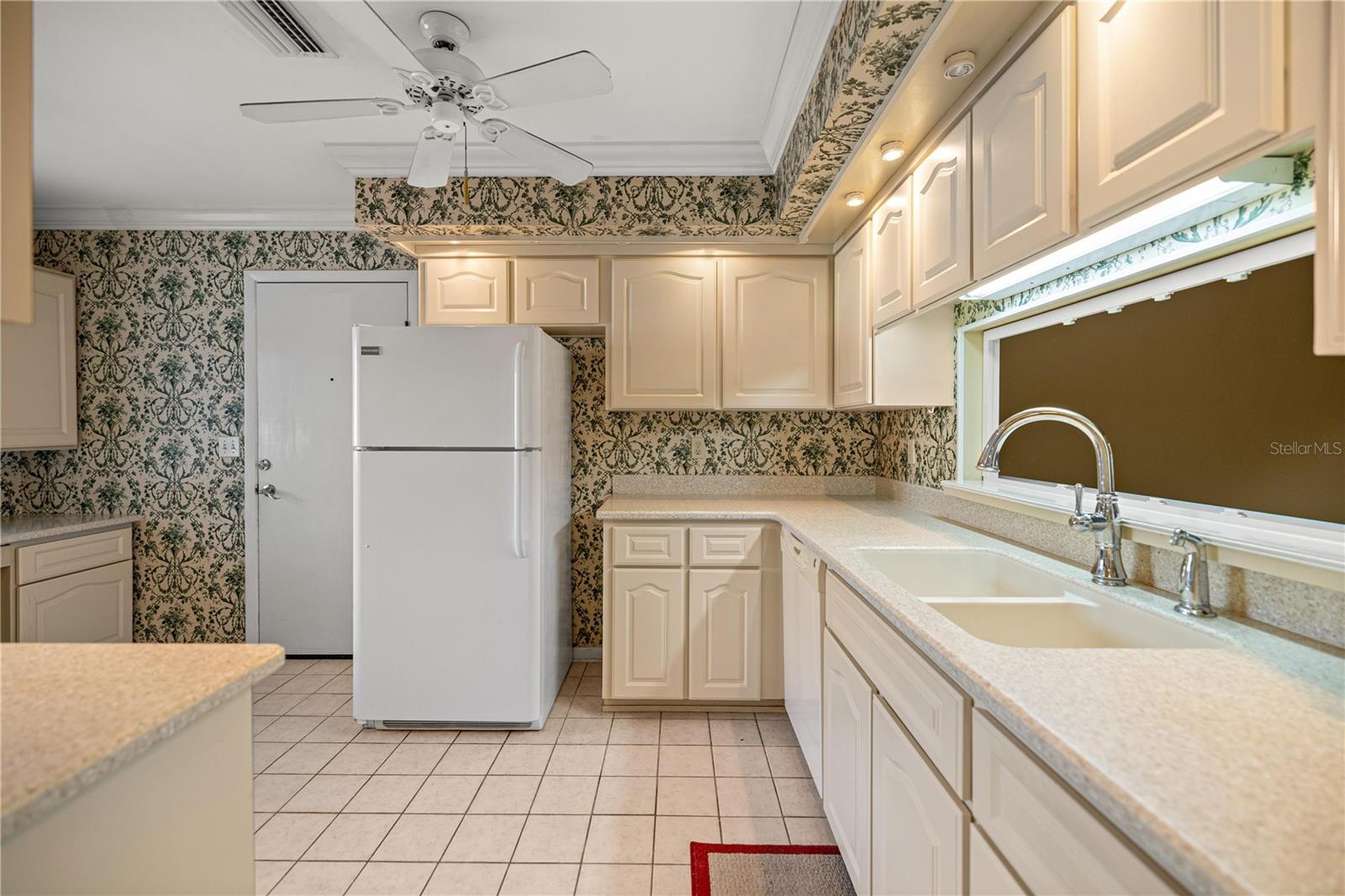 Image 4 of 34 For 2050 37th Court Circle