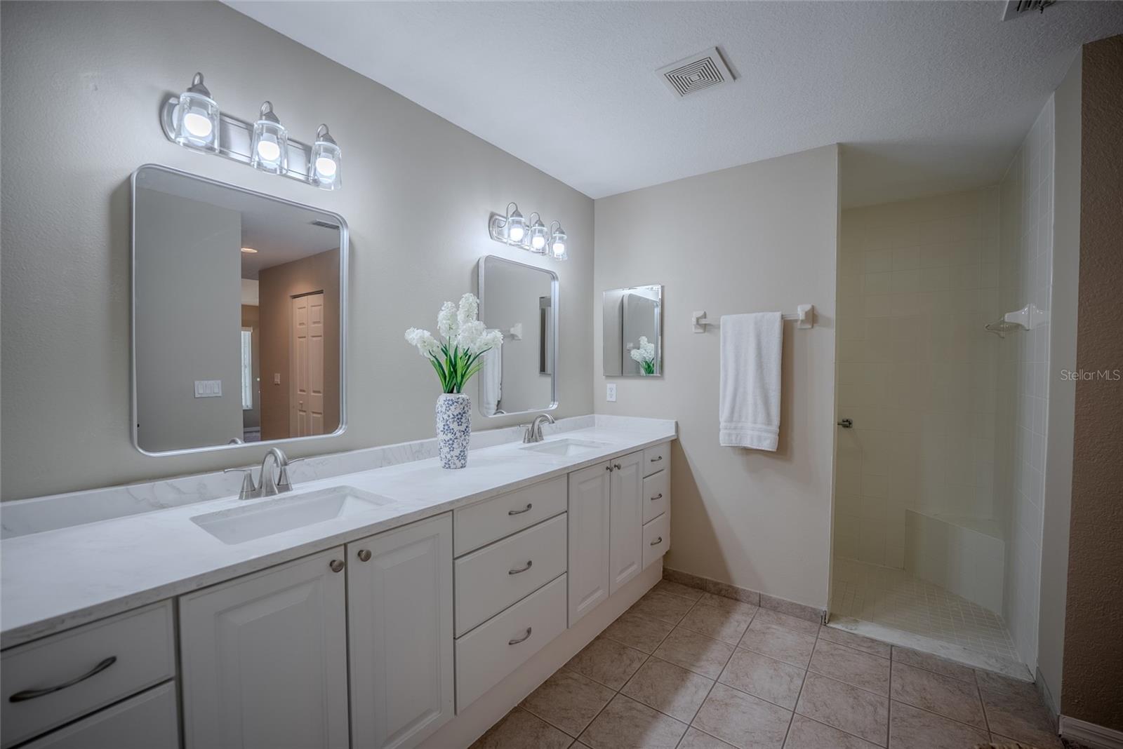 Image 40 of 49 For 8037 81st Loop